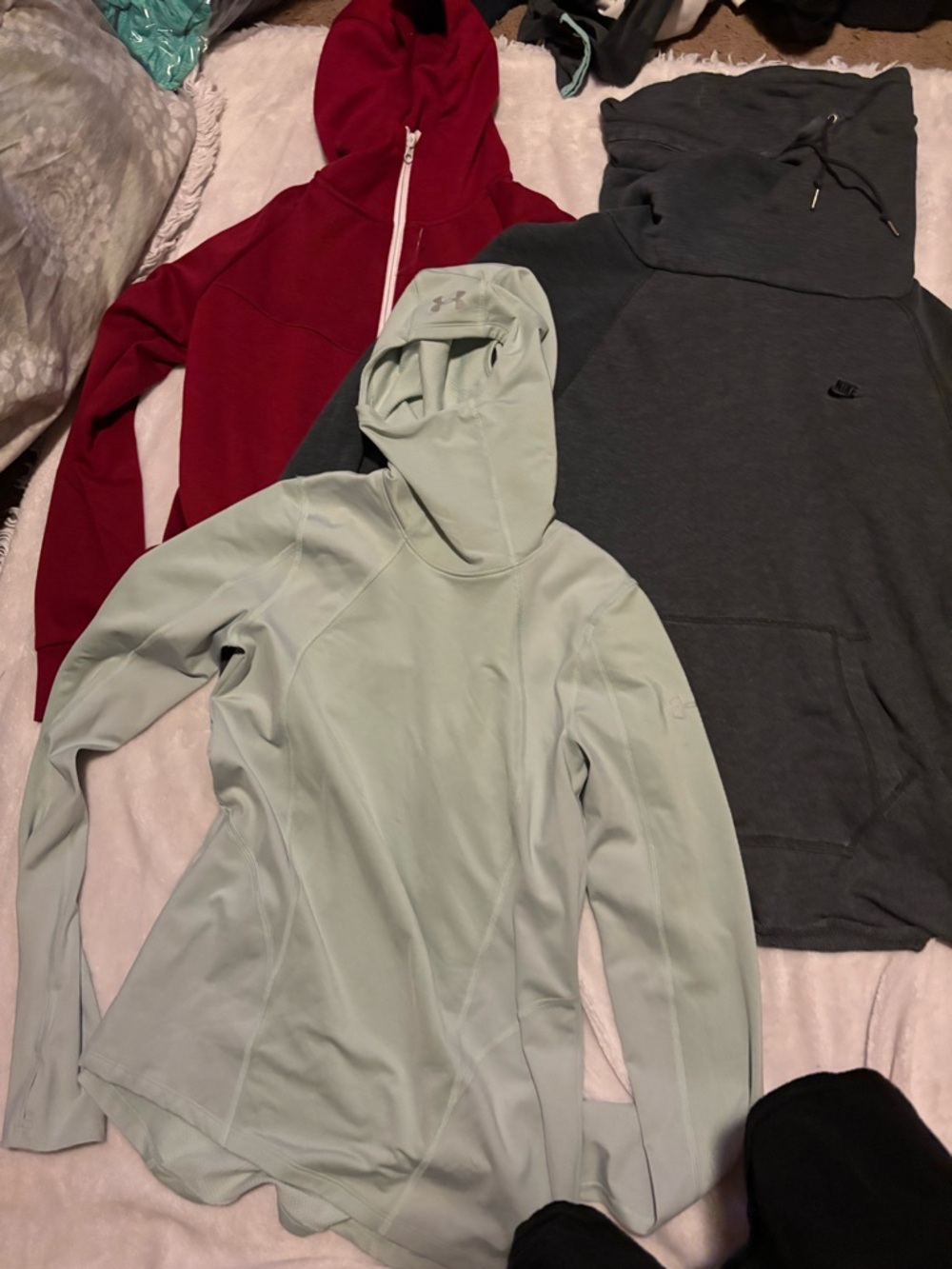 Women’s Nike and under armor bundle in size small